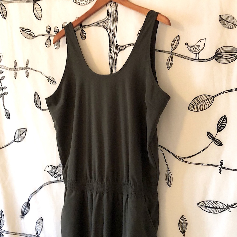 Old Navy Army Green Go Dry Sleeveless Scoop Neck Jumpsuit w/ Pockets!